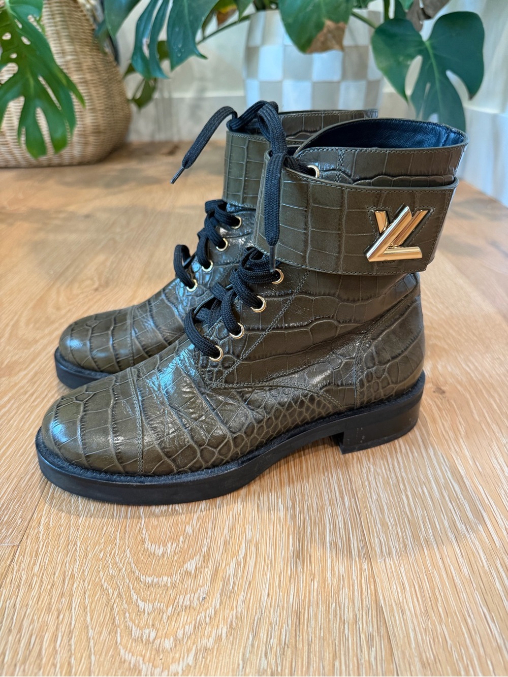 Louis Vuitton • Wonderland Crocodile Leather Boot - Picture 2 of 9